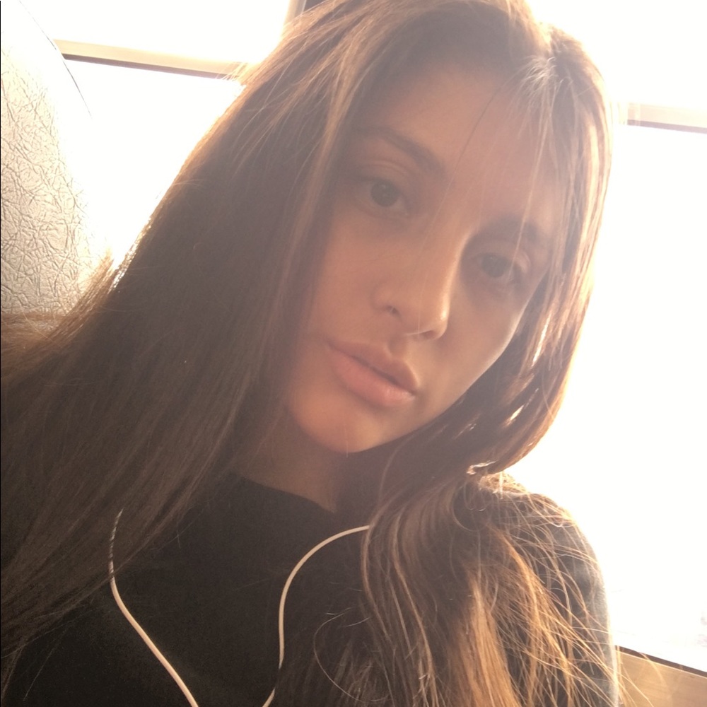 Meet your Posher, Dafne